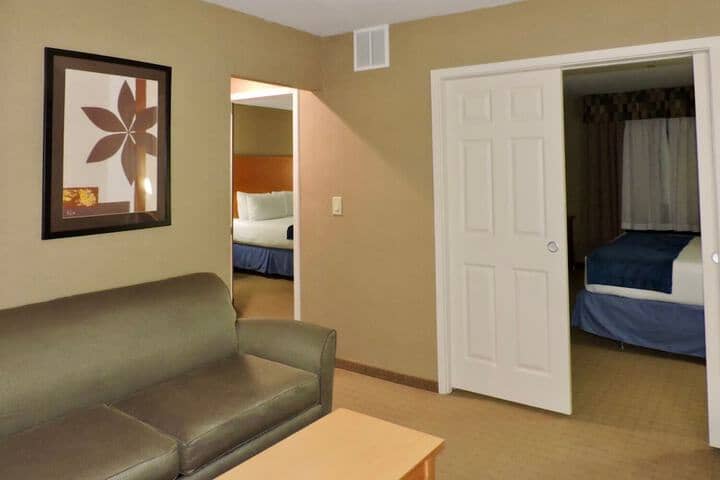 Room 10 of 30